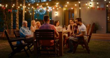 Strom im Garten: Damit auf der Party kein Licht ausgeht ( Foto: Adobe Stock - Gorodenkoff )