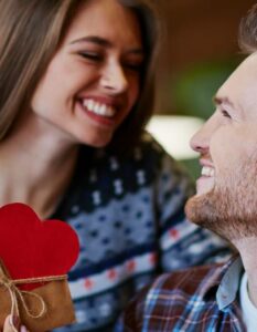 Ich liebe dich Sprüche erhellen den Tag ( Foto: Adobe Stock- pressmaster )