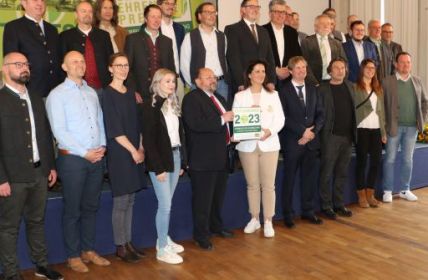 Auszeichnung für herausragende Garten- und (Foto: Verband Garten-, Landschafts- und Sportplatzbau Bayern e. V.)
