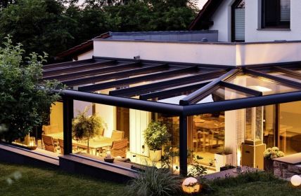 Flexibler Wetterschutz für den Garten: Das Lamellendach von (Foto: TS-Aluminium-Profilsysteme GmbH)
