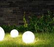Stilvolle Beleuchtung für den Garten - LED-Kugelleuchten "Shining (Foto: AdobeStock 458259575 Robert Kneschke)