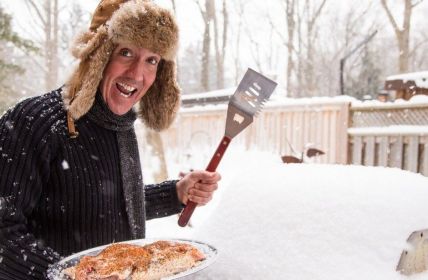 Grillen im Winter: Regeln und Tipps für das Barbecue in der (Foto: AdobeStock - amyinlondon 61882205)