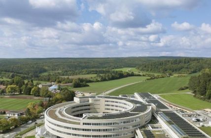 Neuer Bildungscampus Sigmaringen vereint Architektur, Flexibilität und umweltfreundliche (Foto: Optigrün international AG)